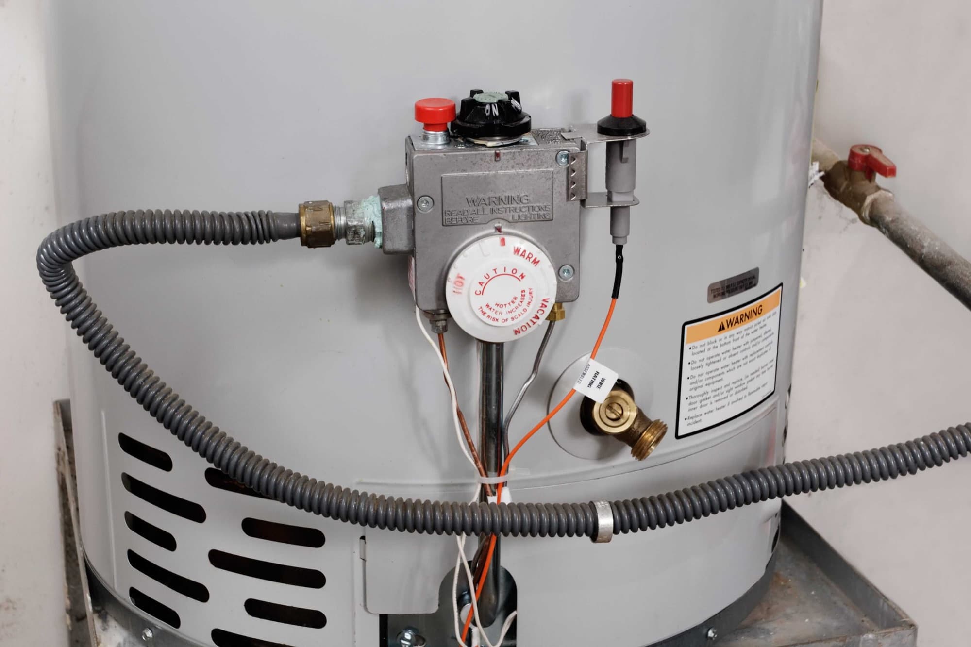 Gas control valve on a tank water heater